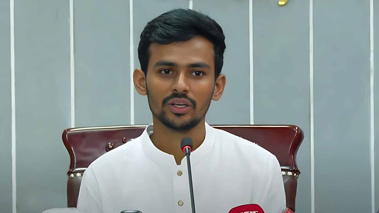 আওয়ামী লীগের নির্বাচন করার সুযোগ নেই: উপদেষ্টা আসিফ